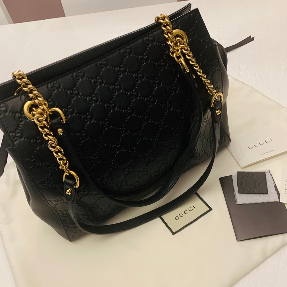 Gucci Signature Leather Shoulder Bag